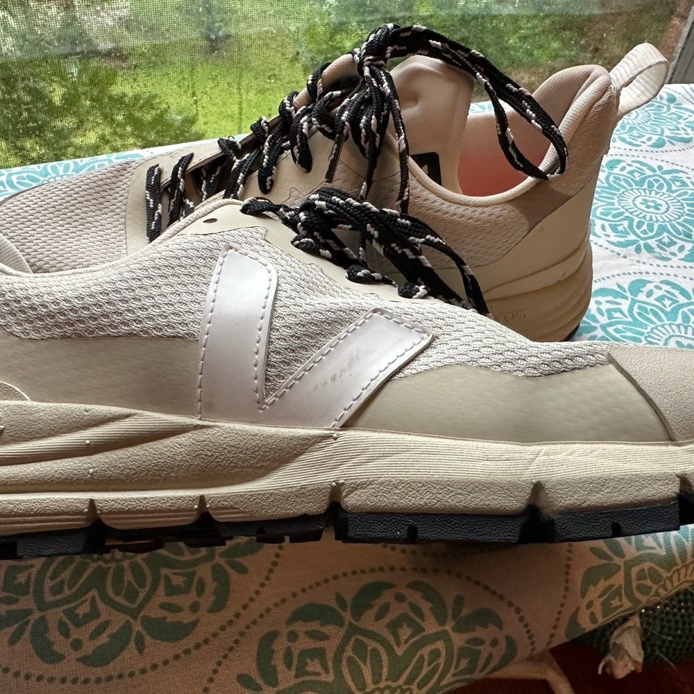 Vejas. New. Size 8. Never worn.
